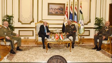 صورة وزير الدفاع يلتقى نظيره التونسي لبحث سبل تعزيز التعاون العسكرى بين البلدين 