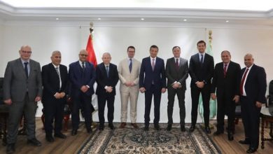 صورة وزيرالزراعة يبحث مع شركة “باير” العالمية تعزيز التعاون في البحوث التطبيقية وحماية المحاصيل