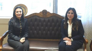 صورة وزيرة التضامن الاجتماعي تهنيء وزيرة الإسكان  وتناقشان عدد من ملفات العمل المشتركة