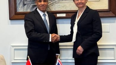 صورة وزير الخارجية ونظيرته البريطانية يبحثان سبل دعم العلاقات الثنائية ومستجدات الوضع الإقليمي