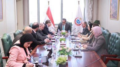 صورة وزير الصحة يبحث مع “جنرال إلكتريك” توطين صناعة صبغات الأشعة داخل مصر