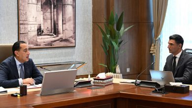 صورة رئيس الوزراء يلتقي وزير الصناعة لاستعراض رؤية عمل الوزارة في المرحلة المقبلة