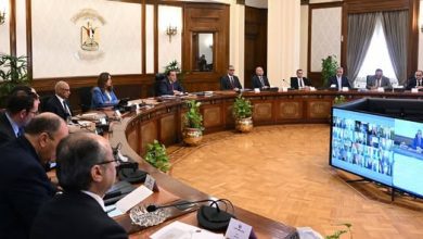 صورة رئيس الوزراء يوجه المحافظين بالعمل جديا على تعزيز التواصل مع أعضاء الهيئات البرلمانية للمحافظات