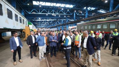 صورة ” الوزير”  يتابع تأهيل وتطوير عدد من عربات القطارات الأسباني والVIP وتحيا مصر والنوم لخدمة جمهور الركاب