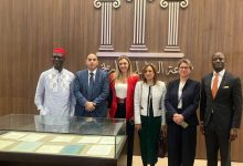 صورة رئيس البورصة المصرية يستقبل وفداً رفيع المستوى من قيادات أسواق المال والمؤسسات الدولية