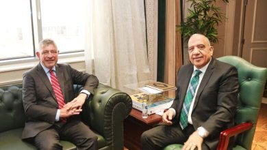 صورة وزير الكهرباء يبحث مع السفير الدنماركي جذب مزيد من الاستثمارات لمشروعات الطاقات الجديدة بمصر