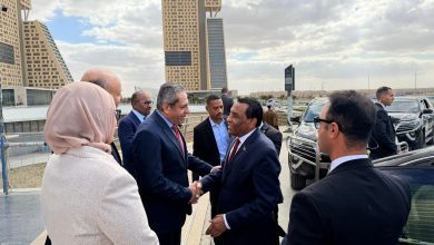 صورة رئيس مجلس الوزراء السوداني يتفقد بالعاصمة الجديدة