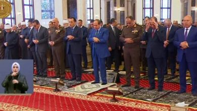 صورة الرئيس السيسى يؤدى صلاة الجمعة بمسجد المشير طنطاوى تزامناً مع ذكرى انتصارات العاشر من رمضان