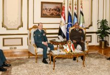 صورة وزير الدفاع يلتقى قائد الجيش اللبنانى لبحث سبل تعزيز التعاون العسكرى بين البلدين