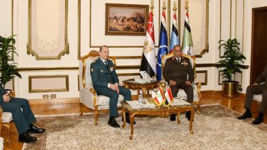 صورة وزير الدفاع يلتقى قائد الجيش اللبنانى لبحث سبل تعزيز التعاون العسكرى بين البلدين