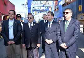 صورة فرنسا تسلّم 400 طن مساعدات إنسانية لغزة عبر بورسعيد