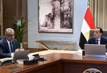 صورة رئيس الوزراء يتابع  مع وزير الانتاج الحربي عددا من ملفات عمل الوزارة