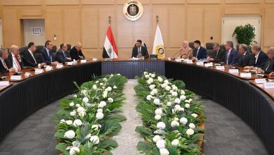 صورة وزير الصناعة يعقد أول اجتماع مع اتحاد الصناعات والغرف الصناعية لبحث تحديات الصناعة المصرية وسبل حلها