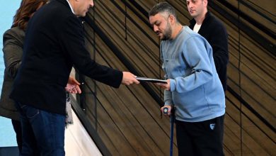 صورة رئيس الوزراء يسلم عقود عدد من وحدات “سكن لكل المصريين” بمدينة حدائق العاصمة