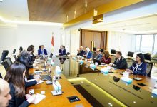 صورة وزيرا “التخطيط” و”المالية” يبحثان مع وفد “البنك الدولي” و”البنك الإفريقي للتنمية” تمويل مشروعات البنية التحتية