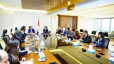 صورة وزيرا “التخطيط” و”المالية” يبحثان مع وفد “البنك الدولي” و”البنك الإفريقي للتنمية” تمويل مشروعات البنية التحتية