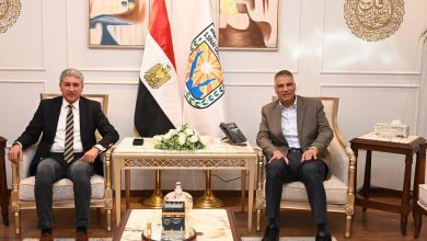صورة وزير السياحة والآثار يلتقي بمحافظ جنوب سيناء لبحث دعم القطاع السياحي وزيادة الحركة السياحية الوافدة