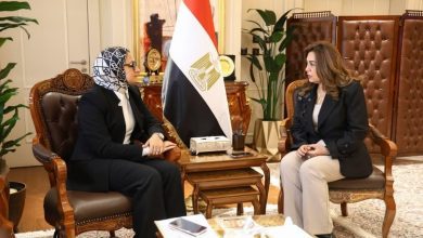 صورة د. منال عوض تتابع مع محافظ الوادي الجديد جهود مواجهة سوء الأحوال الجوية وتوفير السلع ومشروعات التنمية