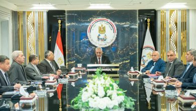 صورة عبر تقنية الفيديو كونفرانس..” جمبلاط ” يناقش ملفات العمل مع رؤساء مجالس إدارات الجهات التابعة