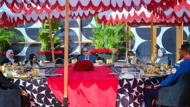 صورة الرئيس السيسي لأسر الشهداء: «امشي في مصر وأنت راضي عن نفسك وبلدك»