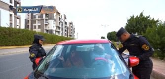 صورة وزارة الداخلية تواصل توزيع عبوات كعك عيد الفطر على المواطنين بمختلف المحافظات