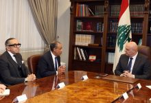 صورة وزير الخارجية يلتقي رئيس لبنان في بيروت وينقل رسالة دعم من القيادة والشعب المصرى