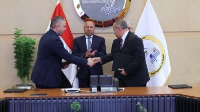 صورة وزير النقل يشهد توقيعين بين شركة موانئ مصر البحرية والهيئة العامة للمنطقة الاقتصادية لقناة السويس