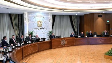 صورة رئيس الوزراء يترأس اجتماع لجنة الأزمات لمتابعة تداعيات الأوضاع الإقليمية وتأمين احتياجات المواطنين