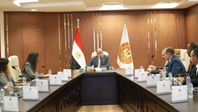 صورة وزير العمل يلتقي ممثلي شركات توصيل الطلبات لتطوير بيئة العمل وتعزيز الحماية الاجتماعية