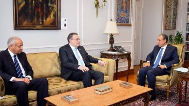 صورة وزير الخارجية يبحث مع رئيس التنظيم والإدارة تطوير الأداء المؤسسي