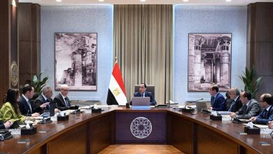 صورة رئيس الوزراء يستعرض التقديرات الأولية لمشروع موازنة 2027/2026