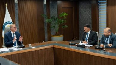 صورة وزير البترول يبحث تنفيذ المسح الجوي الشامل للمعادن في مصر