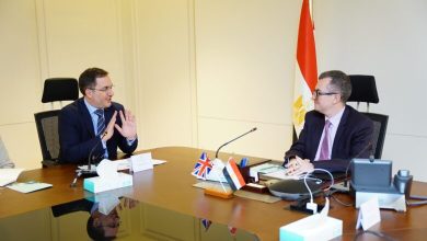 صورة وزير التخطيط يبحث زيادة فرص الاستثمار والتبادل التجاري مع المملكة المتحدة