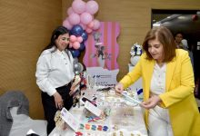 صورة بنك قناة السويس يُنظم سلسلة معارض لموظفاته وتجربة تجمع بين التسوق والترفيه ويوزّع هدايا تذكارية تقديرًا لدورهن