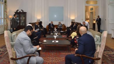 صورة فريد يبحث تعزيز التعاون مع بريطانيا بمجالات الاستثمار المستدام والطاقة النظيفة