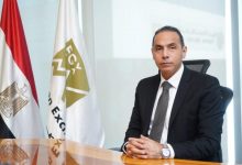 صورة رئيس البورصة المصرية : منح 5 شركات رخصة الوساطة والتداول في سوق المشتقات