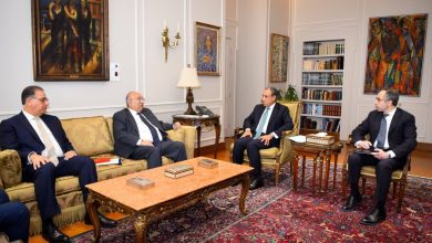 صورة وزير الخارجية يبحث مع رئيس لجنة مكافحة الهجرة غير الشرعية خطط التوعية والوقاية