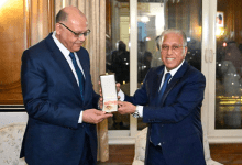 صورة وسام ملكي مغربي لياسر عثمان تقديراً لدوره في دعم العلاقات مع مصر