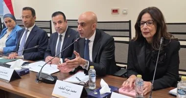 صورة وزير الاتصالات: طرح شريحة محمول للأطفال خلال 60 يوما بحد أقصى