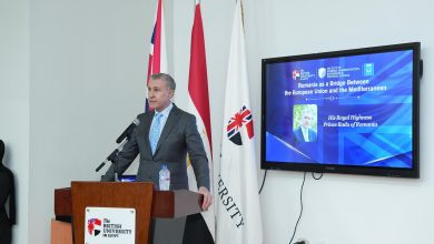 صورة الأمير رادو في الجامعة البريطانية : مصر ورومانيا نموذج للشراكة والحوار الثقافي