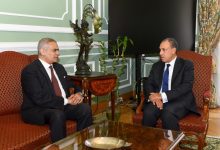 صورة وزير الخارجية يبحث مع رئيس لجنة شؤون اللاجئين التحضيرات لمنتدى نيويورك ويطالب بدعم دولي مستدام