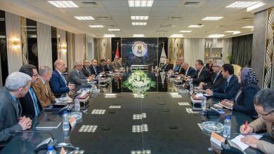 صورة وزيرا “الإنتاج الحربي” و”التعليم العالي” يبحثان آليات ربط البحث العلمي بالصناعة وتعميق التصنيع المحلي