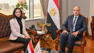 صورة تنسيق بين “الري” ومحافظة البحيرة لتطوير مأخذ مياه إدفينا وحسم ملف تعديات فرع رشيد.