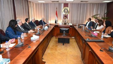 صورة وزير الصناعة يبحث تعزيز التعاون مع غرفة التجارة الأمريكية