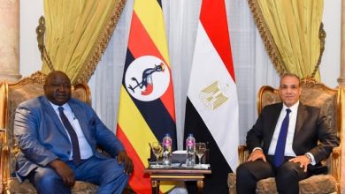 صورة وزير الخارجية يبحث مع نظيره الأوغندي تعزيز الاستثمارات المشتركة ورفض الإجراءات الأحادية في حوض النيل