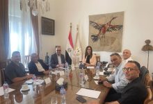 صورة وزيرة الثقافة تبحث تطوير السينما مع كبار صُنّاعها