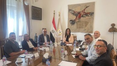 صورة وزيرة الثقافة تبحث تطوير السينما مع كبار صُنّاعها