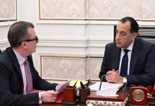 صورة رئيس الوزراء يبحث تأثيرات الأزمة العالمية وخطة تعزيز كفاءة الإنفاق