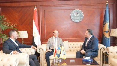 صورة الرقابة المالية تبحث مع رئيس البورصة الجديد تطوير قواعد القيد وتفعيل «الشورت سيلنج»