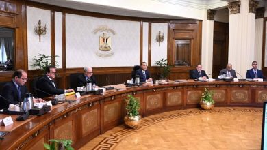 صورة الحكومة : عودة المواعيد الطبيعية للمحال وسط متابعة تداعيات الأزمة